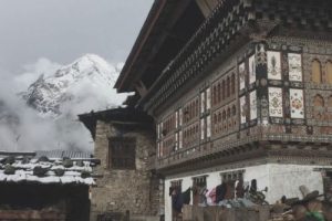Bhutan-Laya-Village-Himalayas-Mountain-Trek-homestay-snowcapped-peaks-500